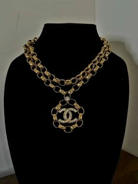 Chanel Collection 23 Bijoux Rhinestone CC Double Chain Medallion Large